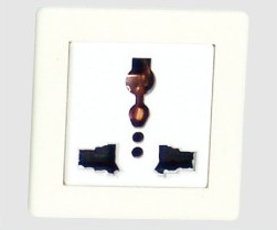 YL 011H 面(miàn)闆插座(zuò)三孔-實(shi)驗室配(pei)件