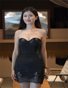 搞笑论坛-美女洗澡的视频现全身